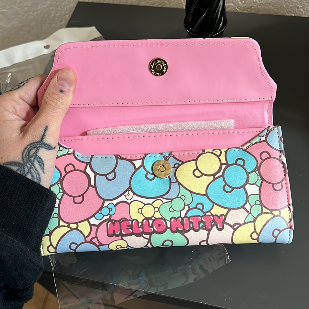 NWT Hello Kitty Wallet!! - Picture 3 of 4